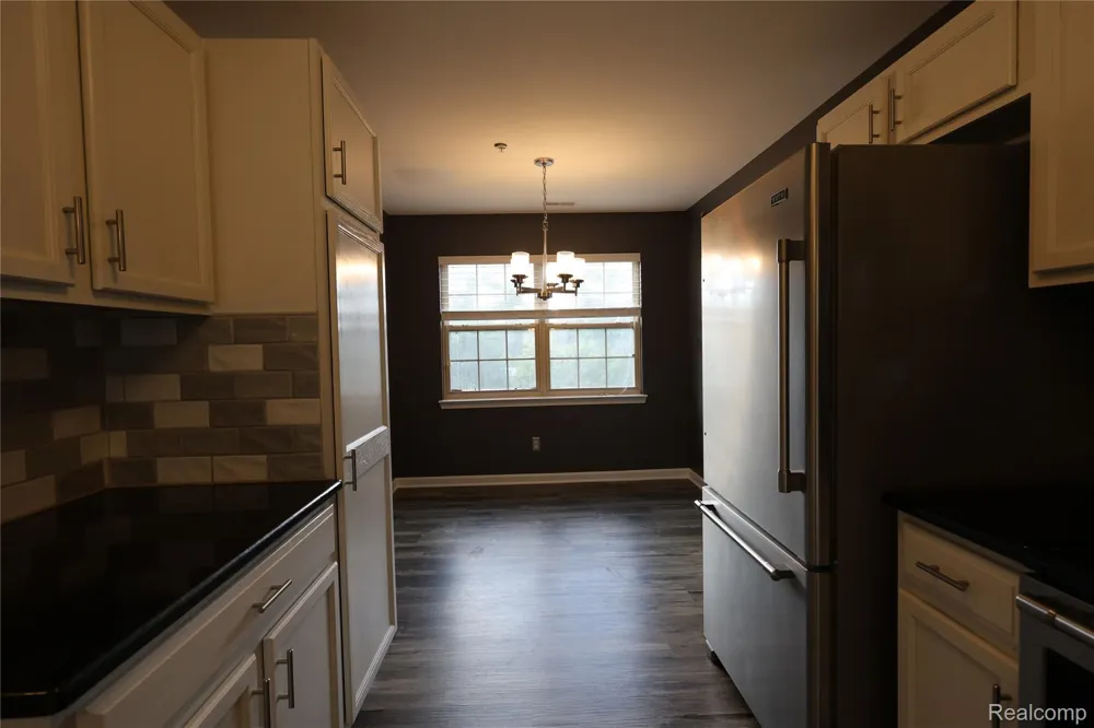129 E BAY DRIVE Walled Lake City, MI 48390