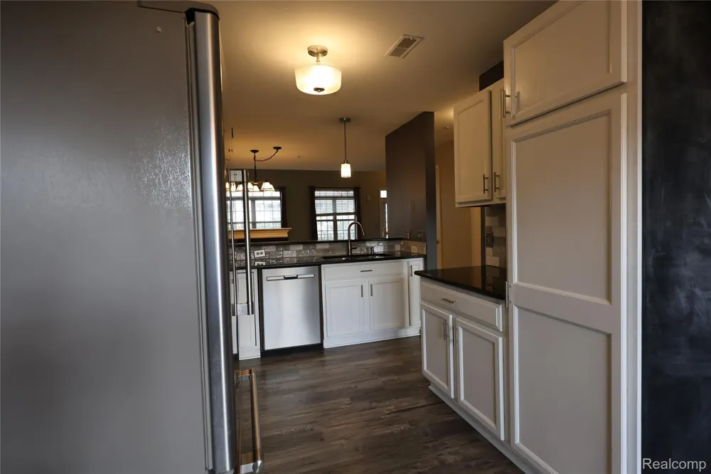 129 E BAY DRIVE Walled Lake City, MI 48390