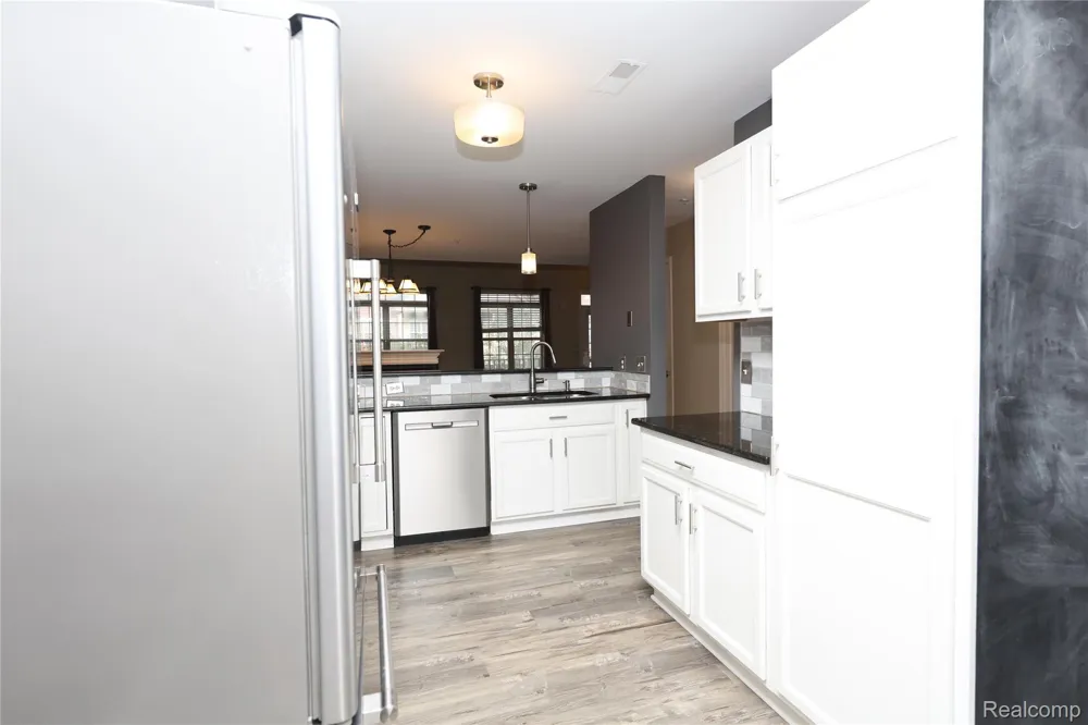 129 E BAY DRIVE Walled Lake City, MI 48390