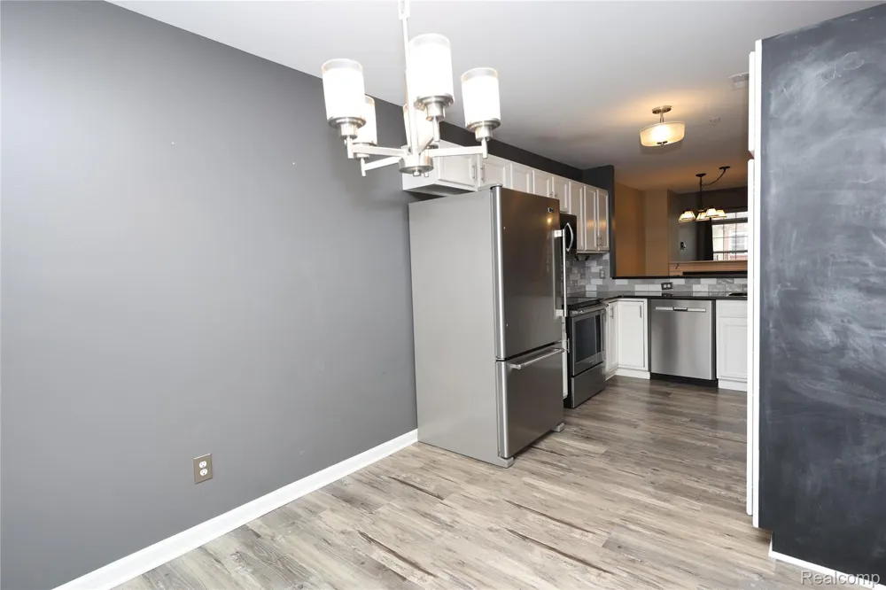 129 E BAY DRIVE Walled Lake City, MI 48390
