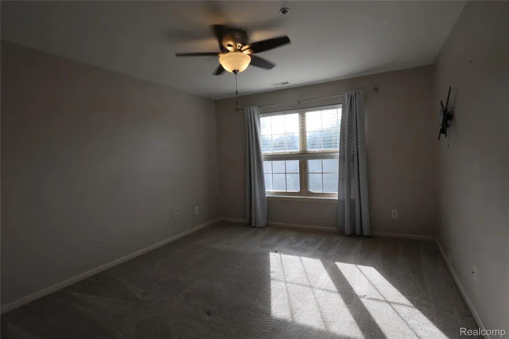 129 E BAY DRIVE Walled Lake City, MI 48390