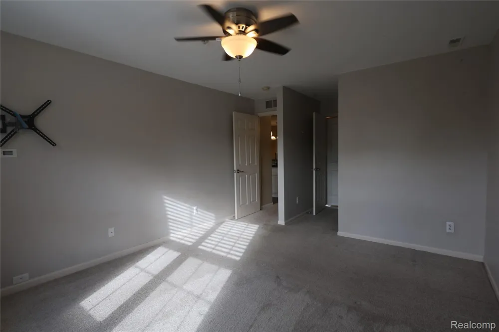 129 E BAY DRIVE Walled Lake City, MI 48390