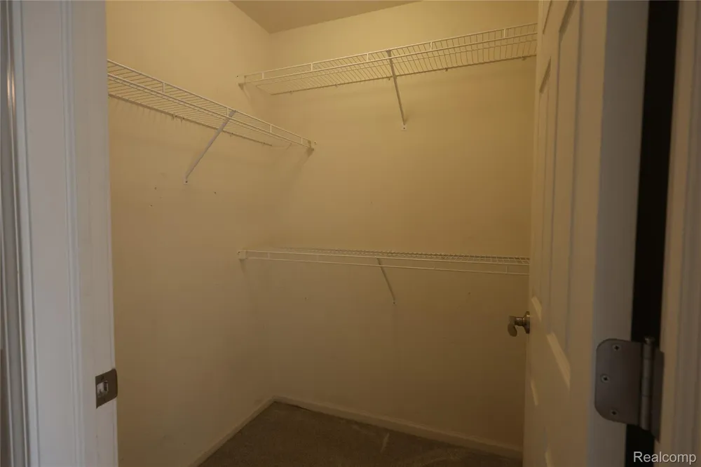 129 E BAY DRIVE Walled Lake City, MI 48390