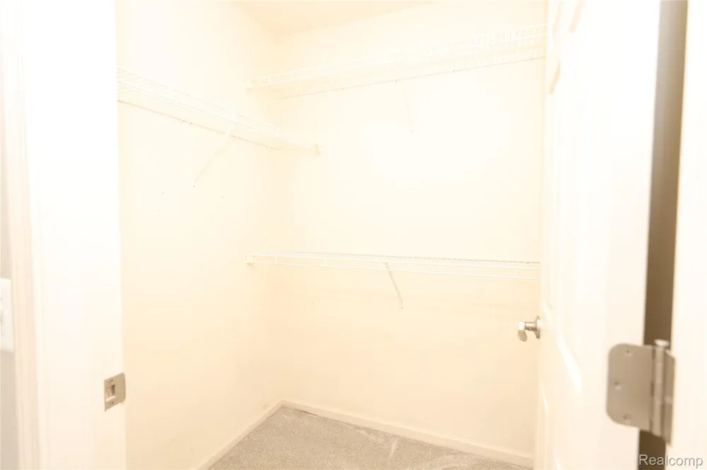 129 E BAY DRIVE Walled Lake City, MI 48390