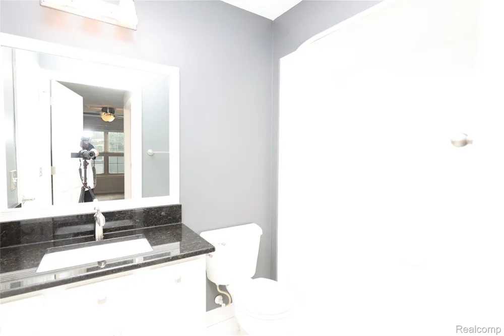 129 E BAY DRIVE Walled Lake City, MI 48390