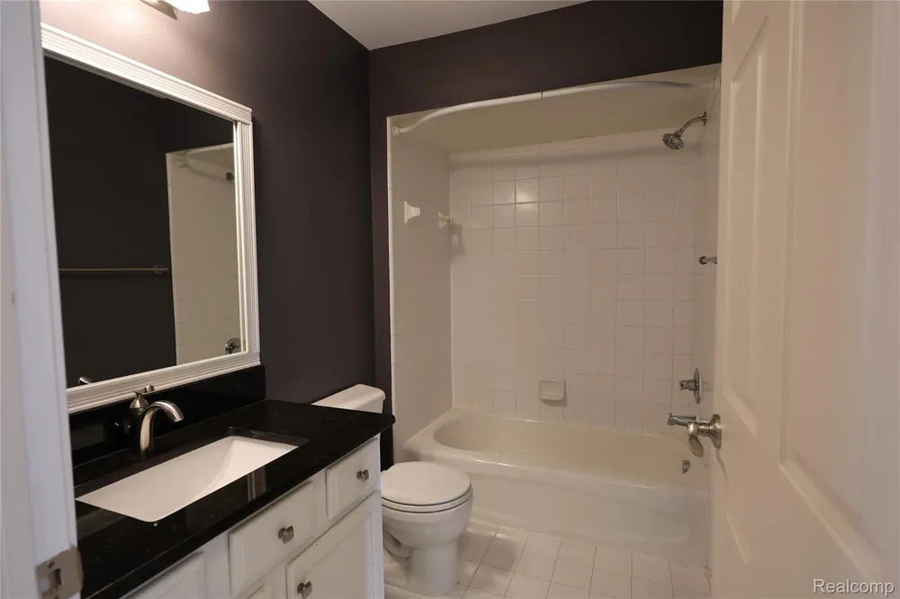 129 E BAY DRIVE Walled Lake City, MI 48390