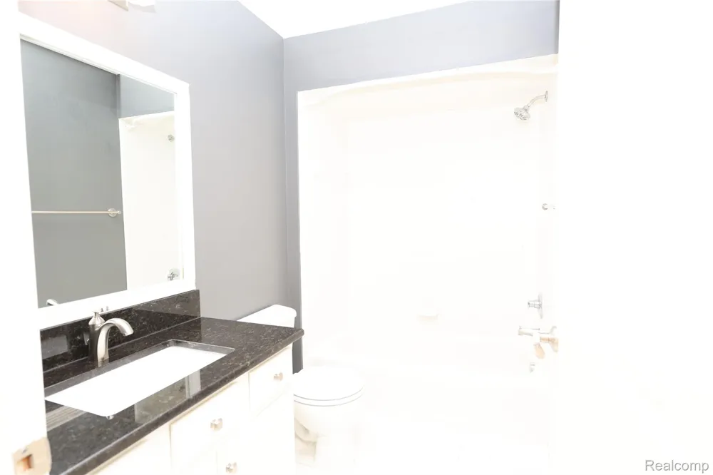 129 E BAY DRIVE Walled Lake City, MI 48390