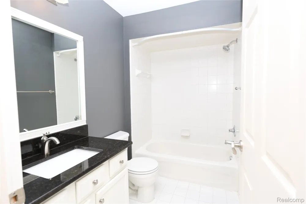 129 E BAY DRIVE Walled Lake City, MI 48390