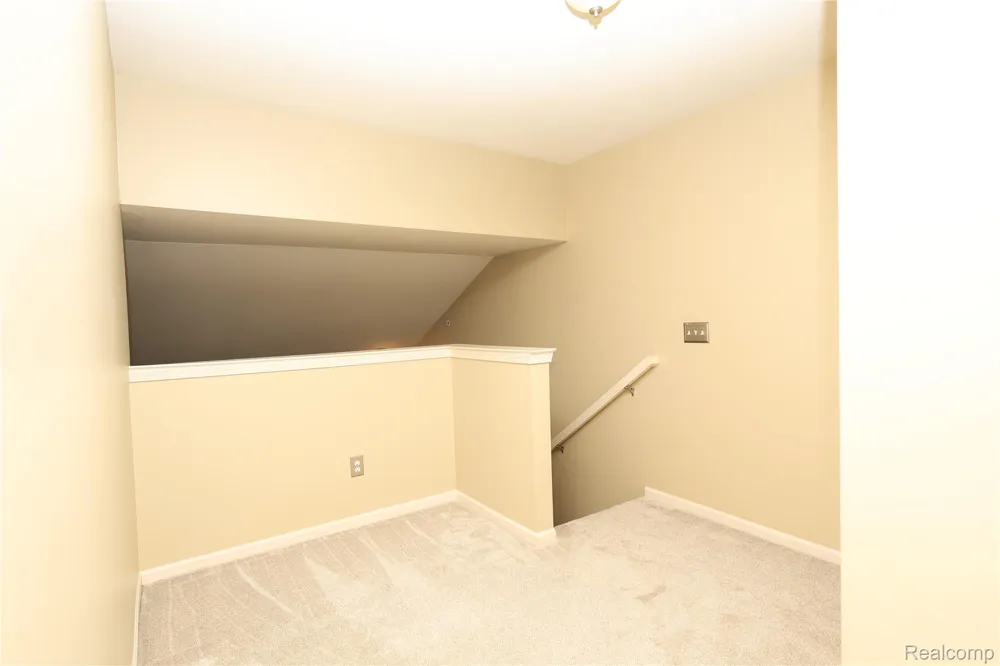 129 E BAY DRIVE Walled Lake City, MI 48390