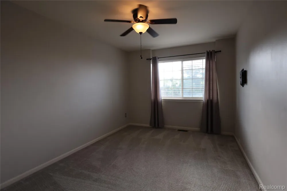 129 E BAY DRIVE Walled Lake City, MI 48390