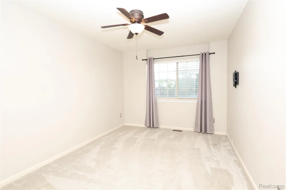 129 E BAY DRIVE Walled Lake City, MI 48390