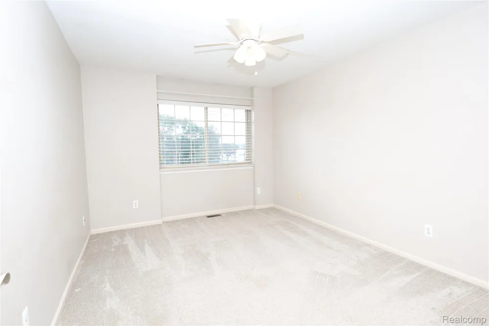 129 E BAY DRIVE Walled Lake City, MI 48390