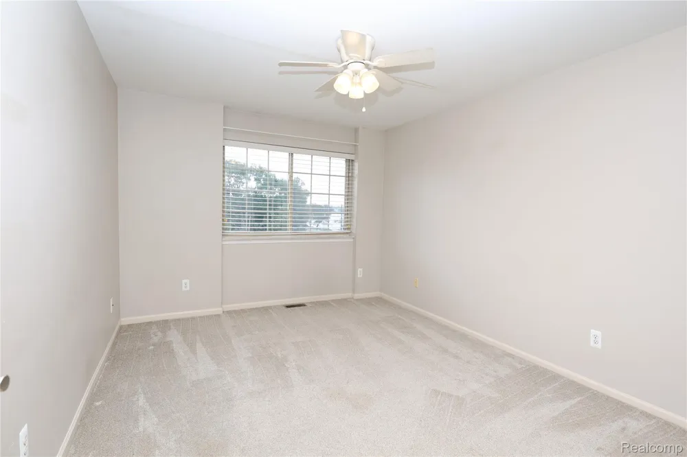 129 E BAY DRIVE Walled Lake City, MI 48390