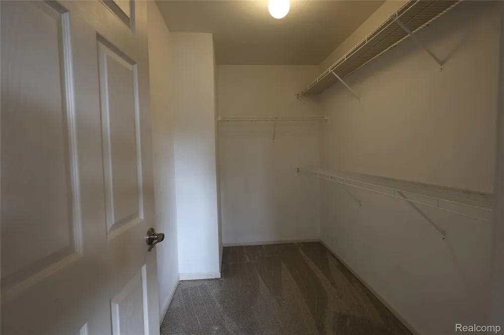 129 E BAY DRIVE Walled Lake City, MI 48390
