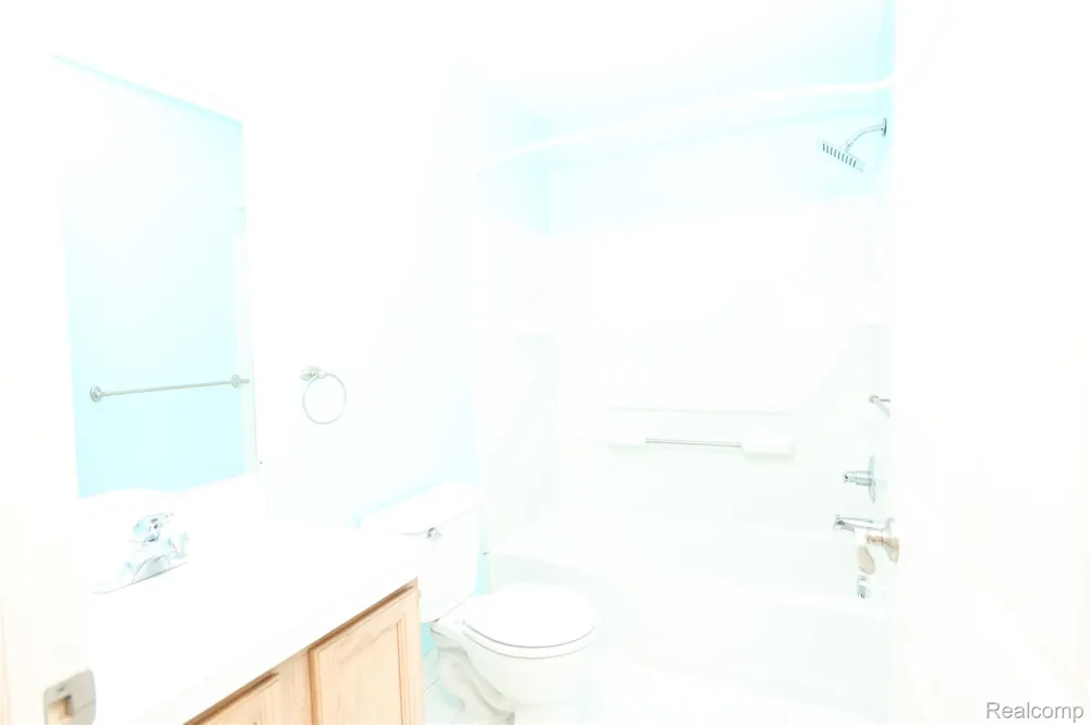 129 E BAY DRIVE Walled Lake City, MI 48390