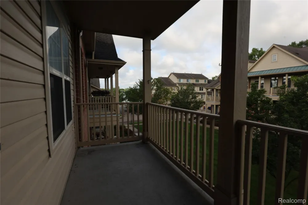 129 E BAY DRIVE Walled Lake City, MI 48390