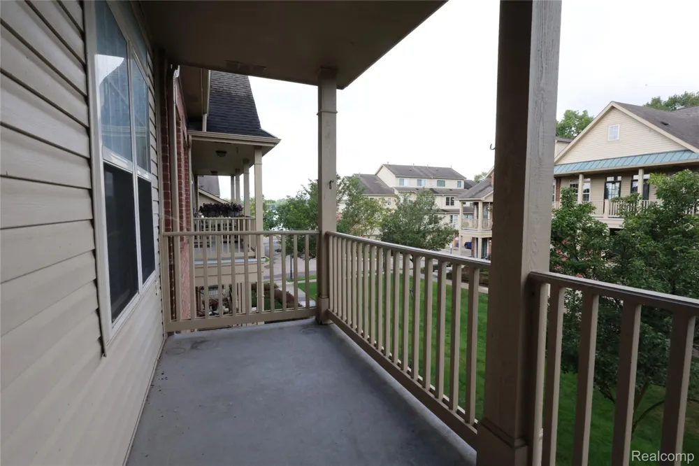 129 E BAY DRIVE Walled Lake City, MI 48390
