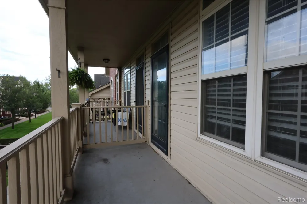 129 E BAY DRIVE Walled Lake City, MI 48390