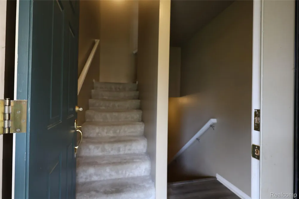 129 E BAY DRIVE Walled Lake City, MI 48390