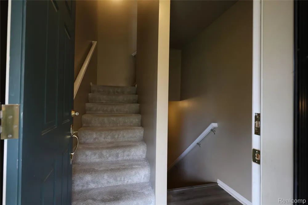 129 E BAY DRIVE Walled Lake City, MI 48390