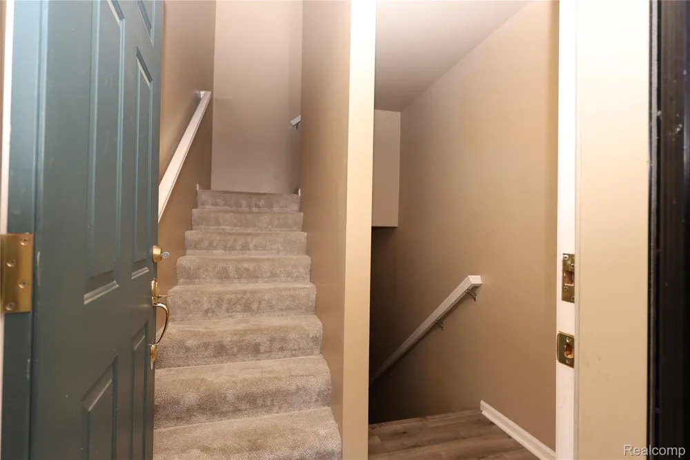 129 E BAY DRIVE Walled Lake City, MI 48390