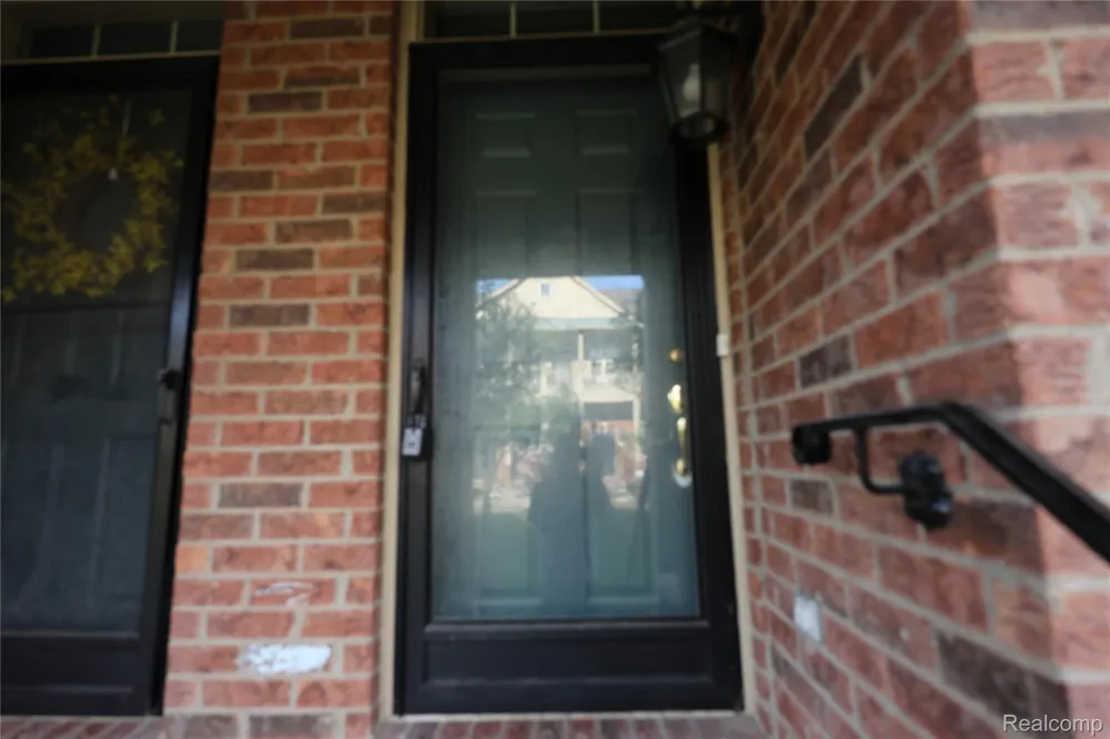 129 E BAY DRIVE Walled Lake City, MI 48390