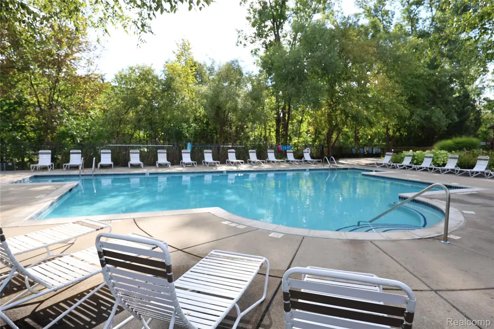 129 E BAY DRIVE Walled Lake City, MI 48390