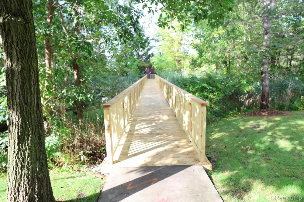 129 E BAY DRIVE Walled Lake City, MI 48390