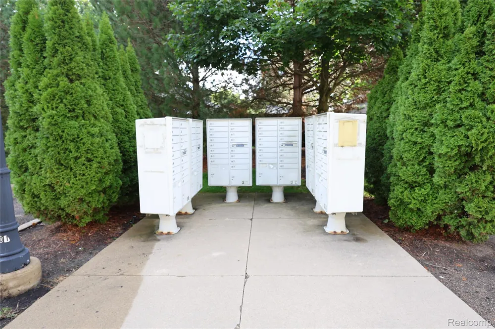 129 E BAY DRIVE Walled Lake City, MI 48390