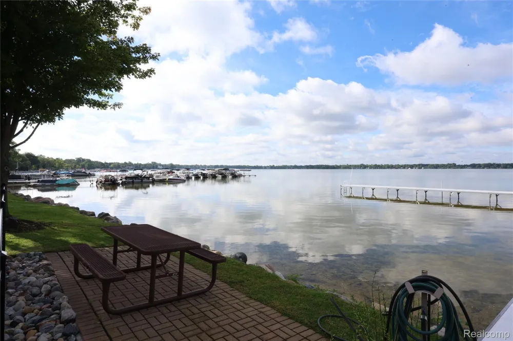 129 E BAY DRIVE Walled Lake City, MI 48390