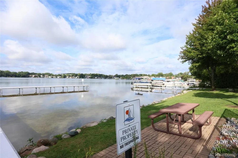 129 E BAY DRIVE Walled Lake City, MI 48390
