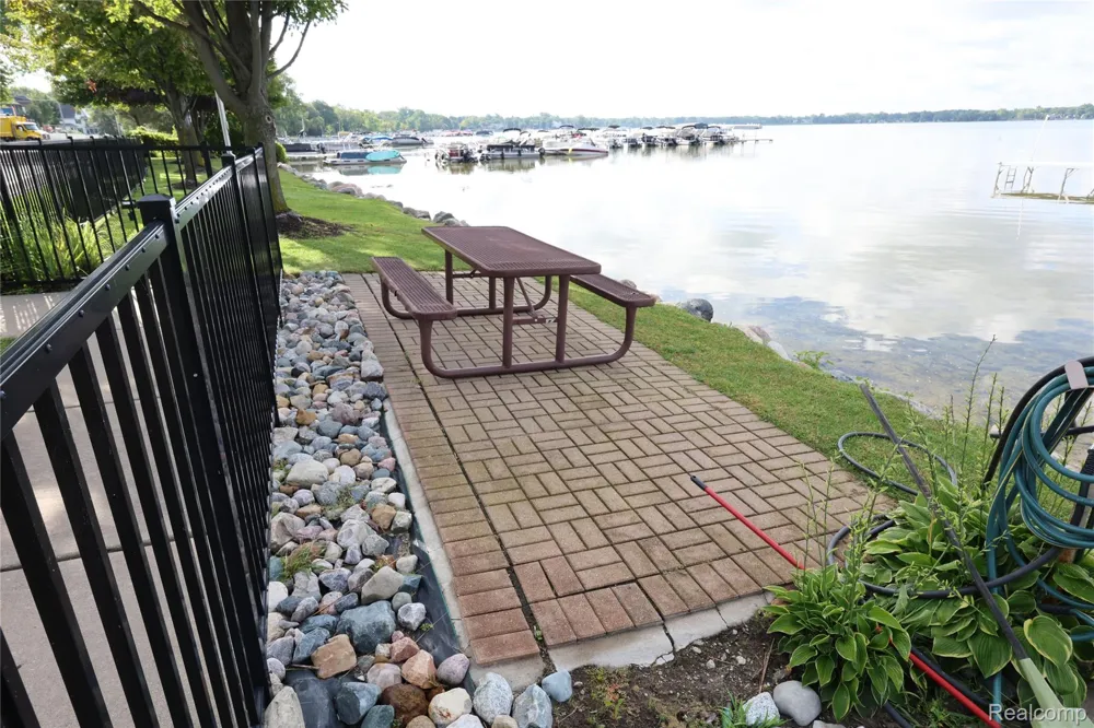 129 E BAY DRIVE Walled Lake City, MI 48390