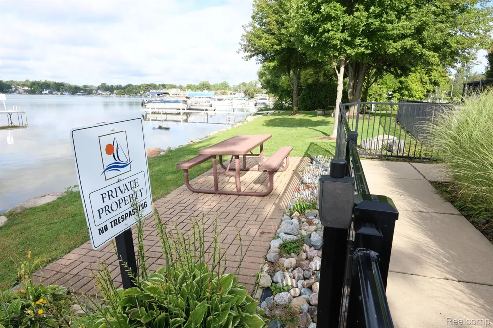 129 E BAY DRIVE Walled Lake City, MI 48390