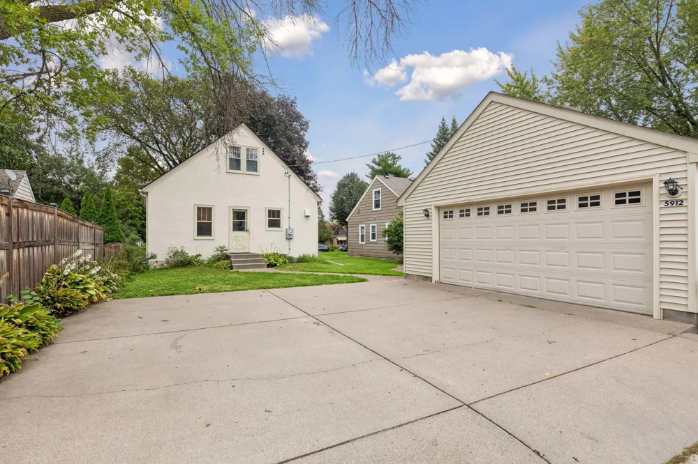 5912 10th Avenue S Minneapolis, MN 55417