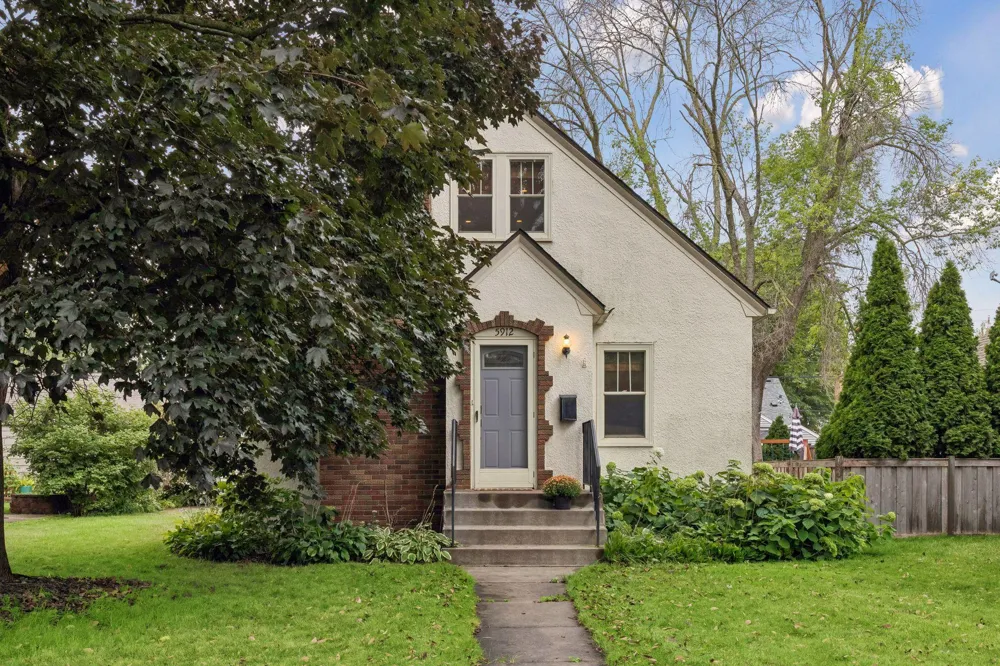 5912 10th Avenue S Minneapolis, MN 55417