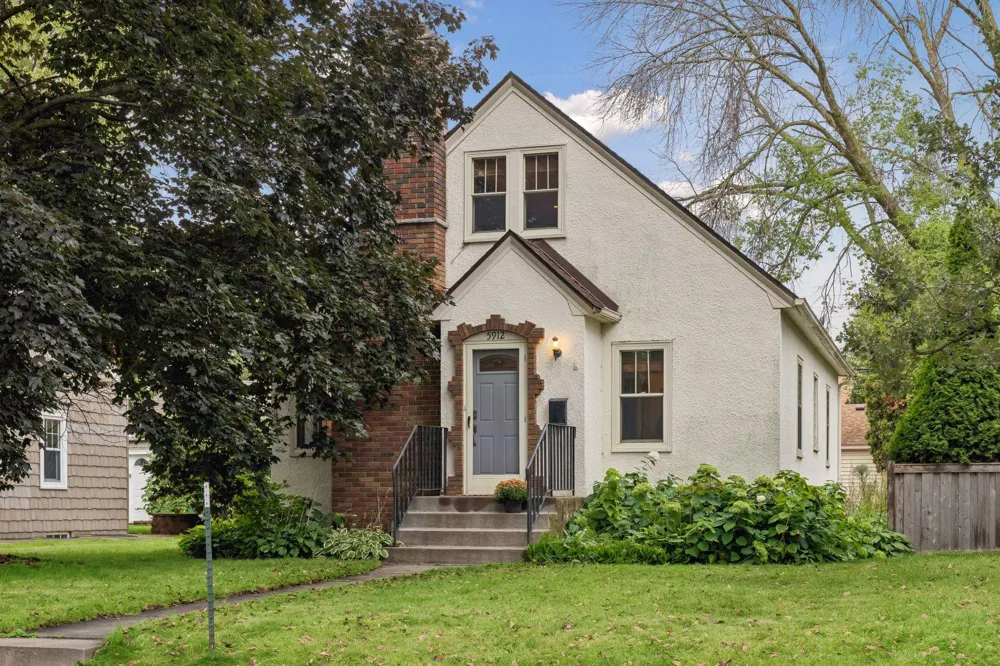 5912 10th Avenue S Minneapolis, MN 55417