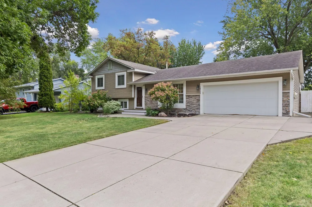 10735 102nd Avenue Maple Grove, MN 55369