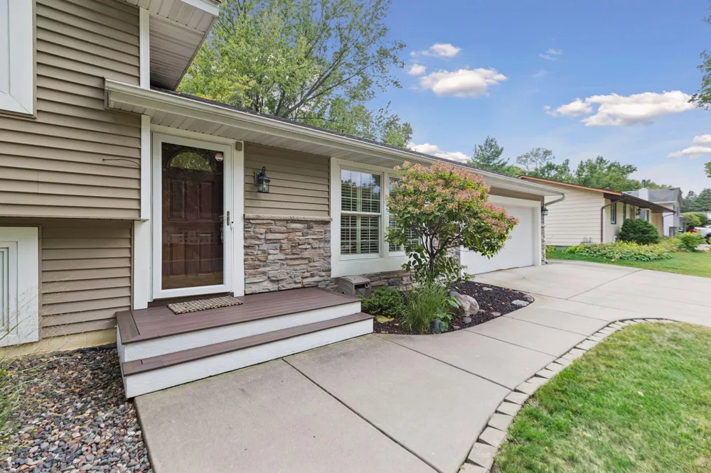10735 102nd Avenue Maple Grove, MN 55369