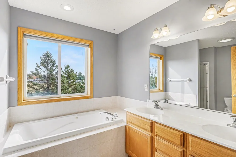 13900 Glendale Trail Savage, MN 55378