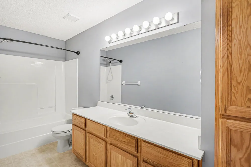 13900 Glendale Trail Savage, MN 55378