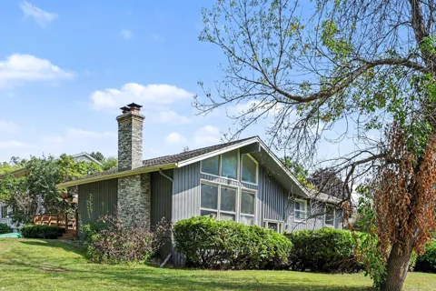 2405 Urbandale Lane