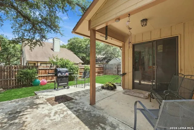 16610 FALLEN TREE DR San Antonio, TX 78247