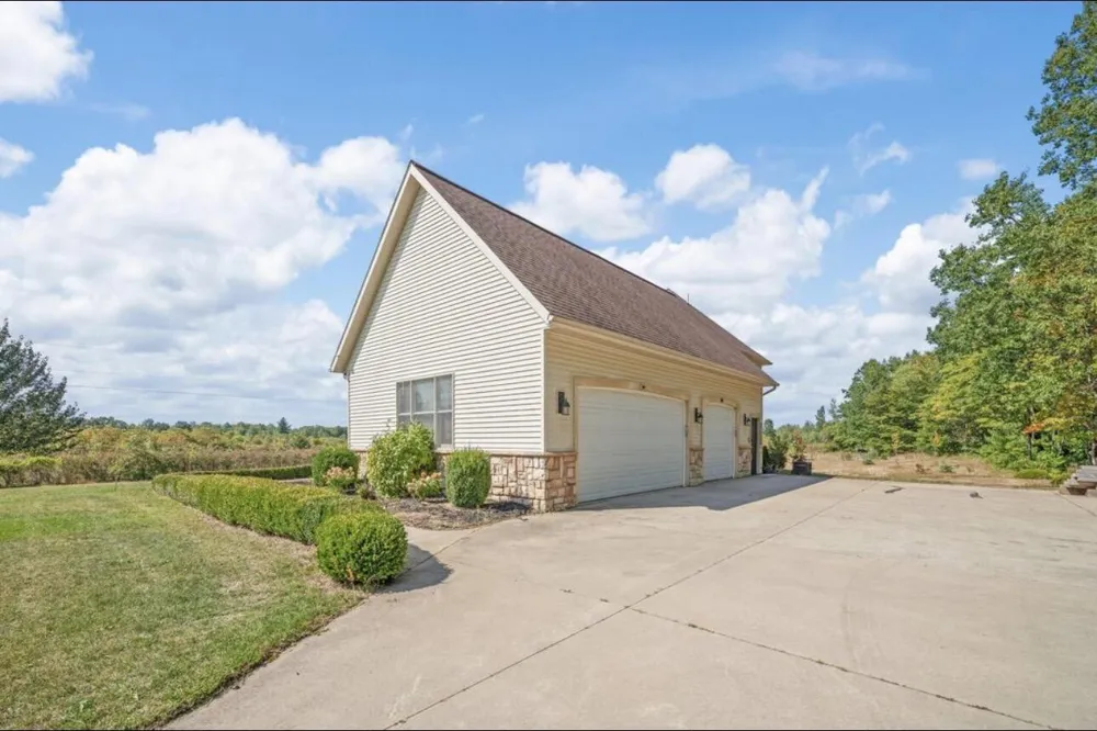 77544 38th Avenue Covert, MI 49043
