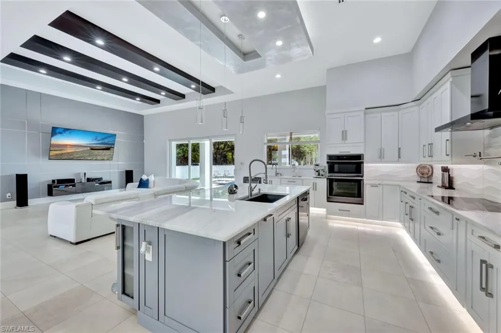 140 37th Avenue NW Naples, FL 34120