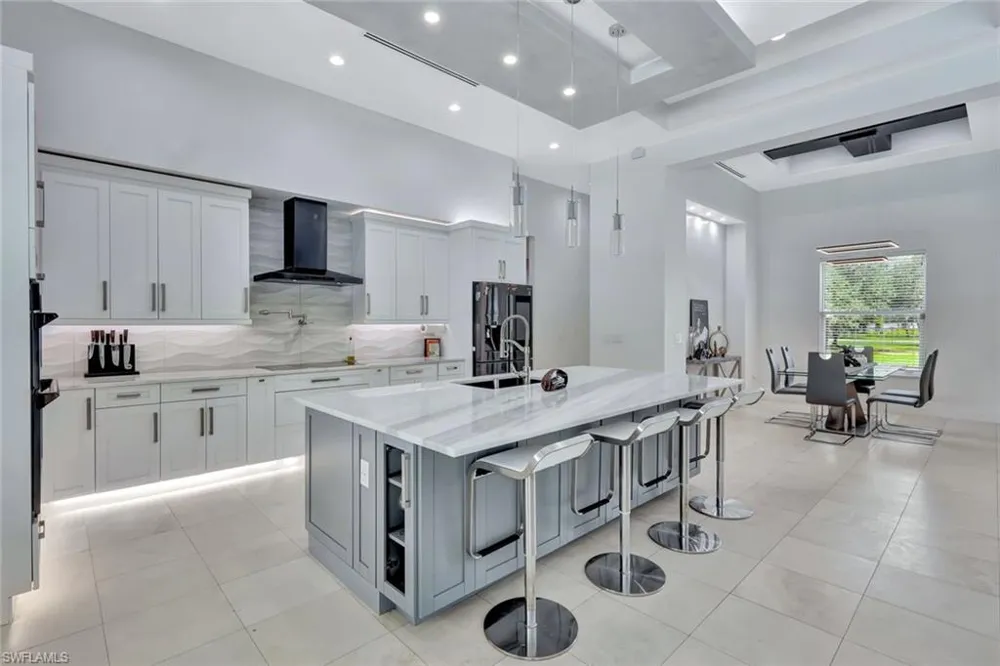 140 37th Avenue NW Naples, FL 34120