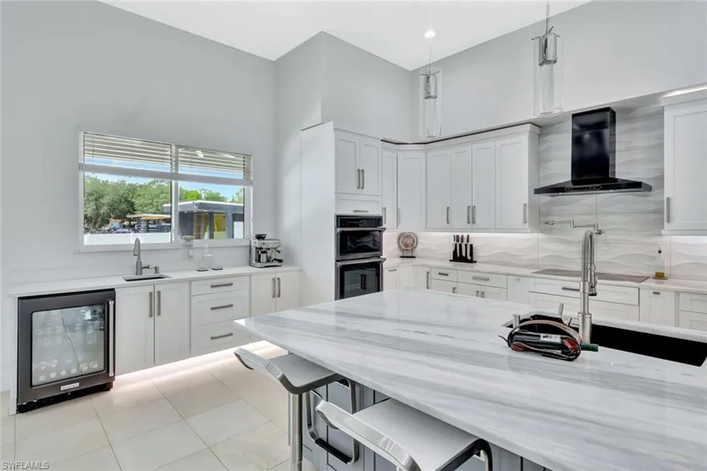 140 37th Avenue NW Naples, FL 34120