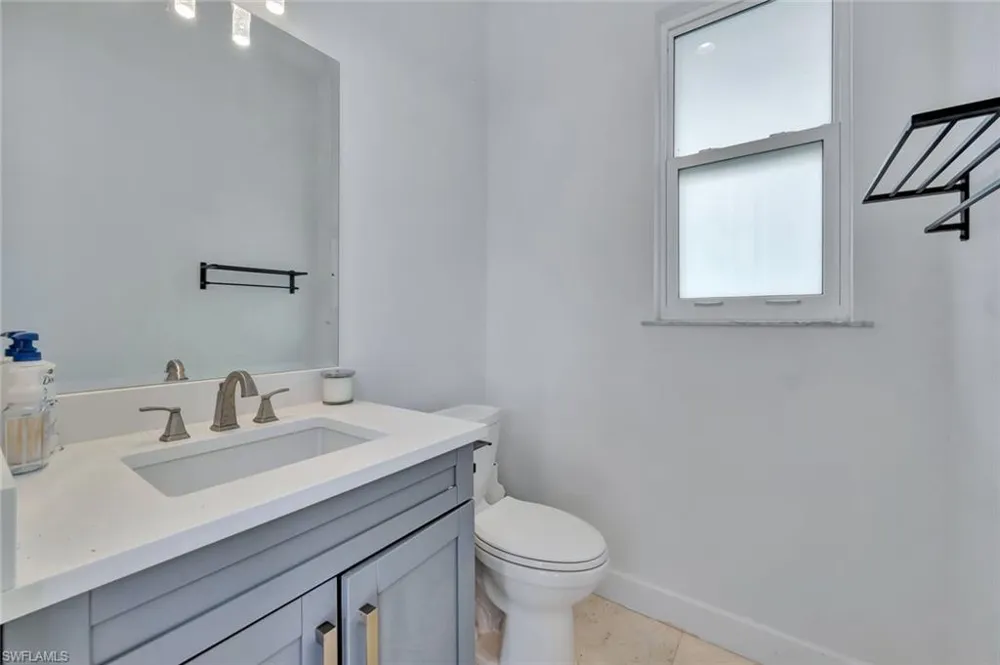 140 37th Avenue NW Naples, FL 34120