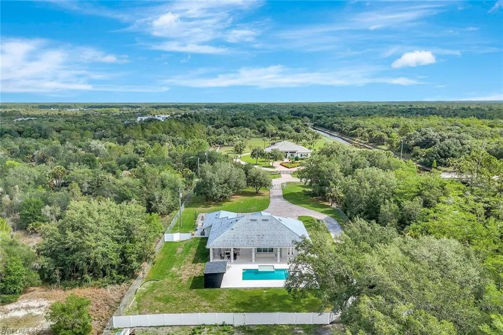 140 37th Avenue NW Naples, FL 34120