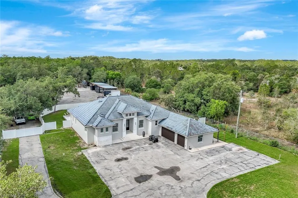 140 37th Avenue NW Naples, FL 34120