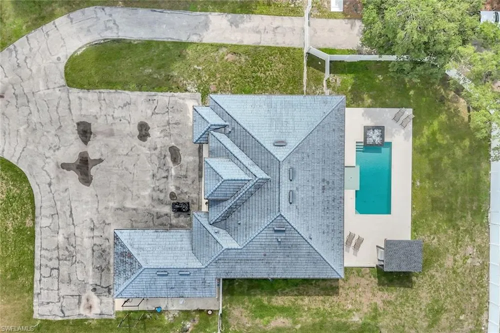 140 37th Avenue NW Naples, FL 34120